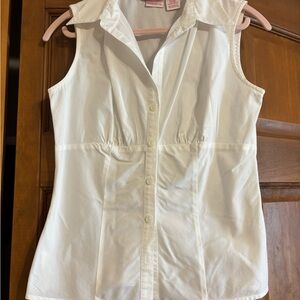 Xhilaration Women’s White Sleeveless Blouse